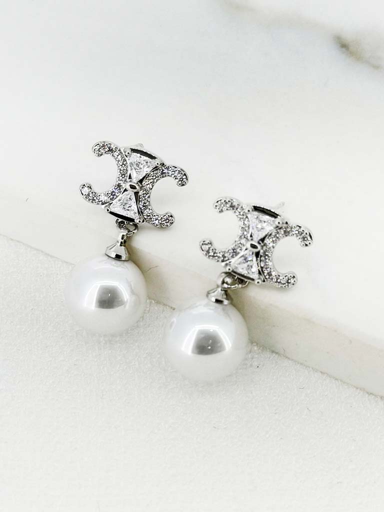 Envy CC Pearl Earrings - Silver