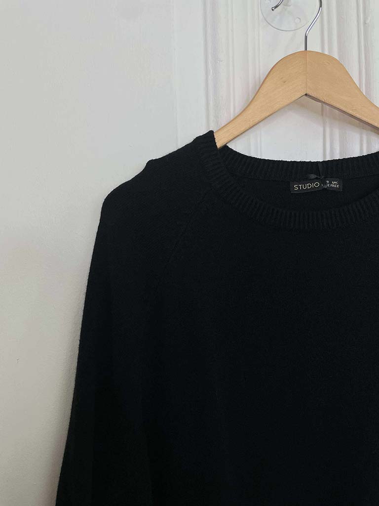 Scooped Pocket Knit - Black