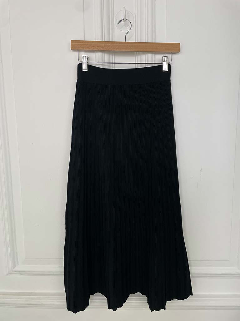 Ribbed Knit A-Line Skirt - Black
