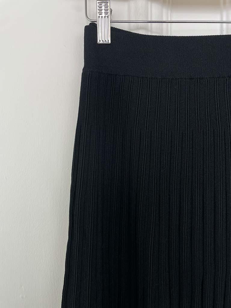 Ribbed Knit A-Line Skirt - Black