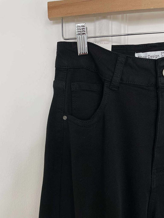 Straight Leg Stretchy Jeans - Black