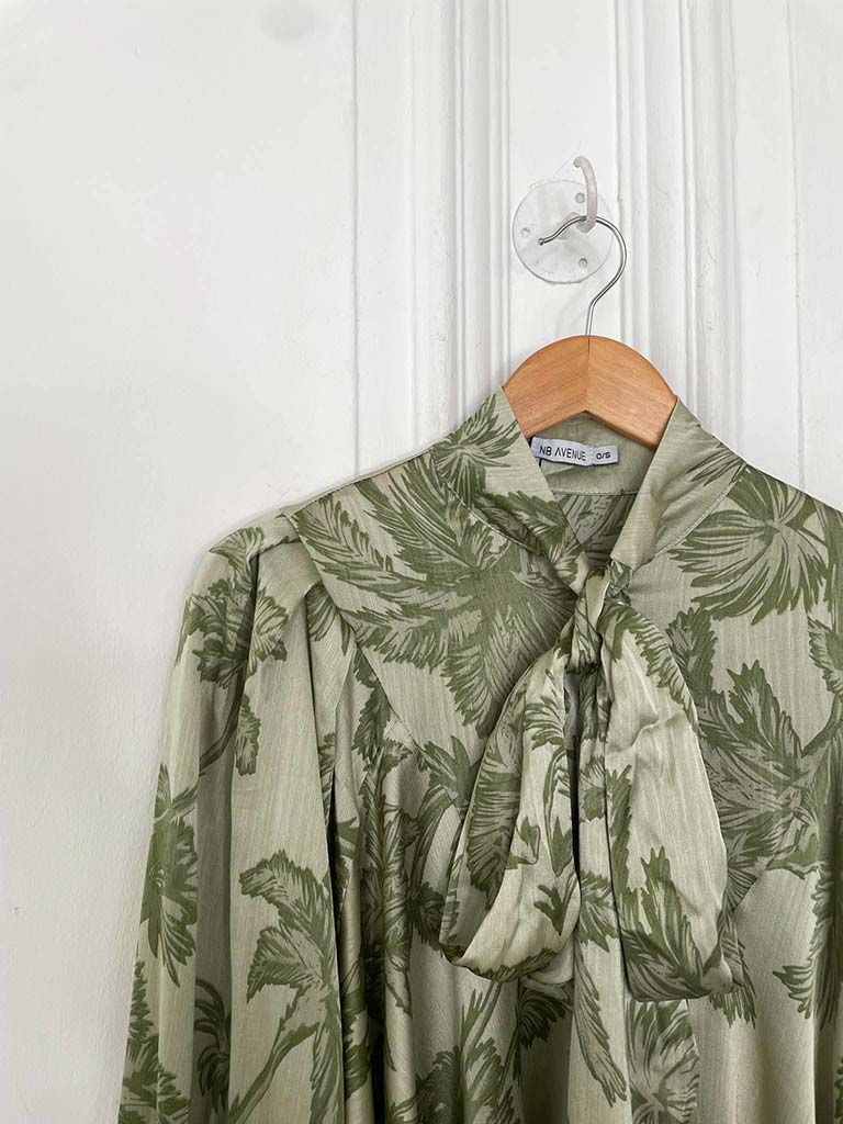 Palm Pussybow Blouse - Pistachio