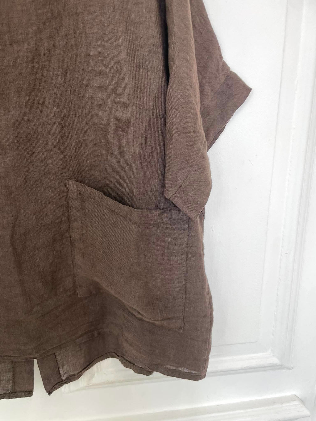Linen Button Back Pocket Top - Chocolate