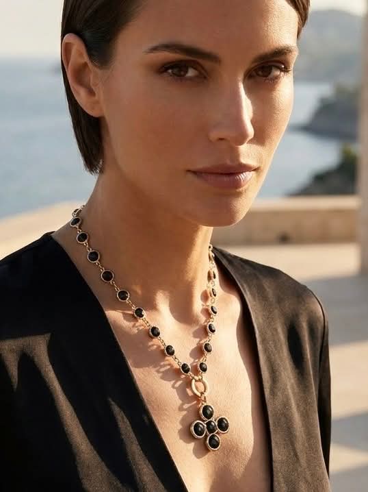 Envy Stone Clover Pendent Necklace - Black & Gold