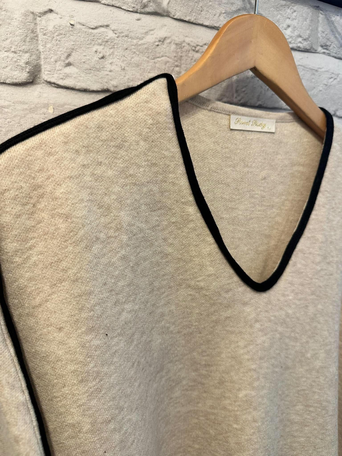 Contrast Edged V-Neck Knit - Stone Marl