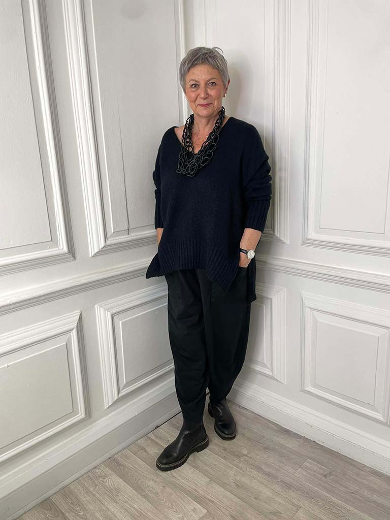 Scooped Hem Chunky Knit - Black