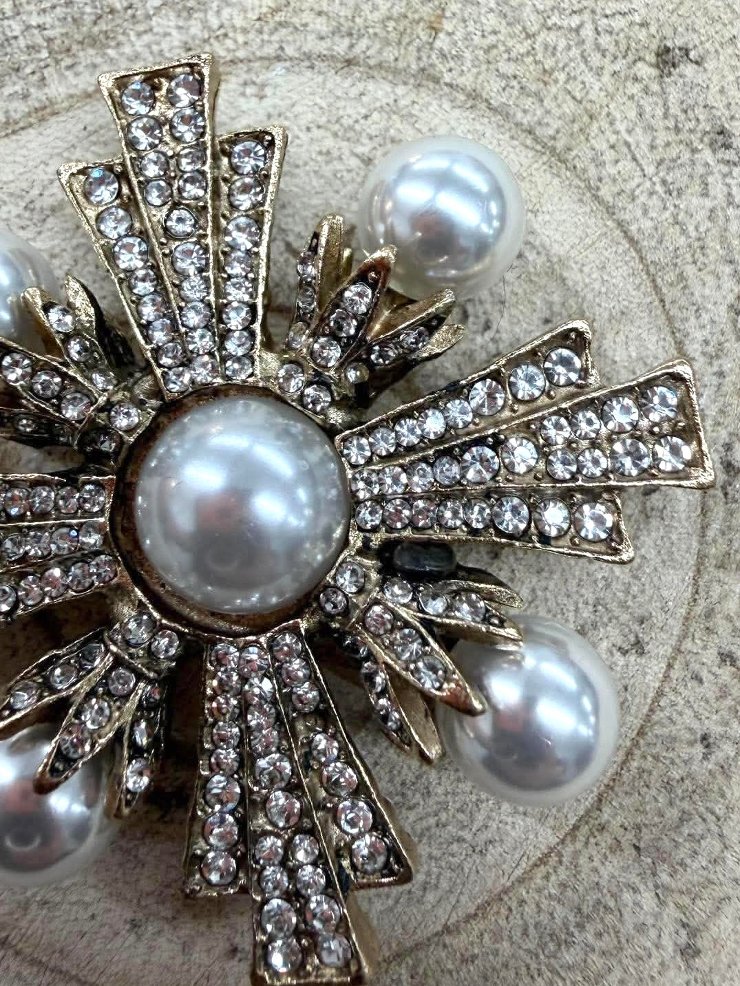Pearl Star Shimmer Brooch - Gold