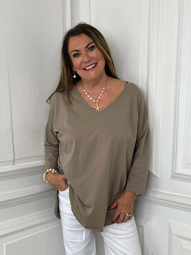 V-Neck Scooped Hem Top - Mocha