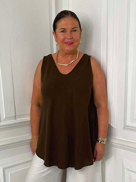 Classic V-Neck Vest - Cocoa