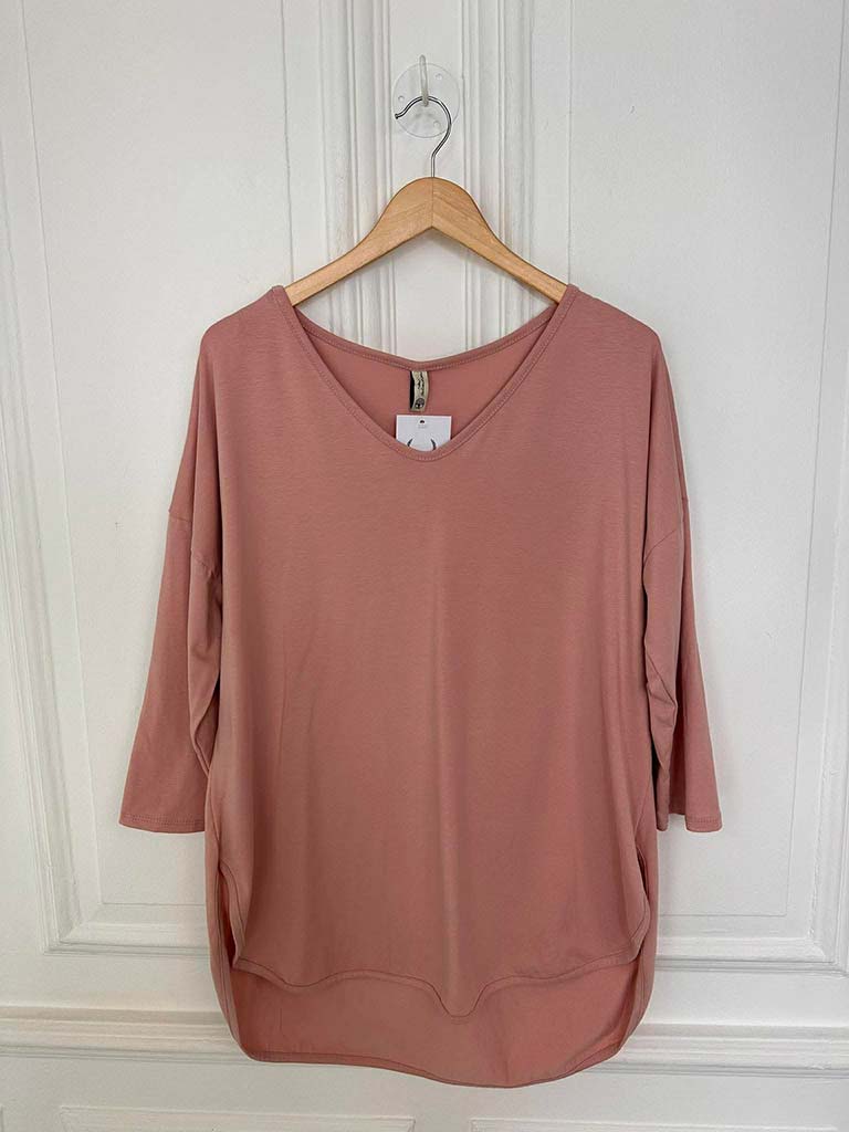 V-Neck Scooped Hem Top - Rose