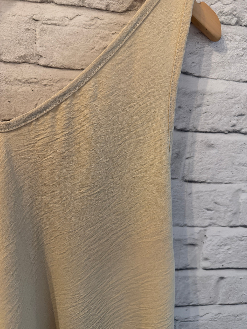 Classic V-Neck Vest - Oat
