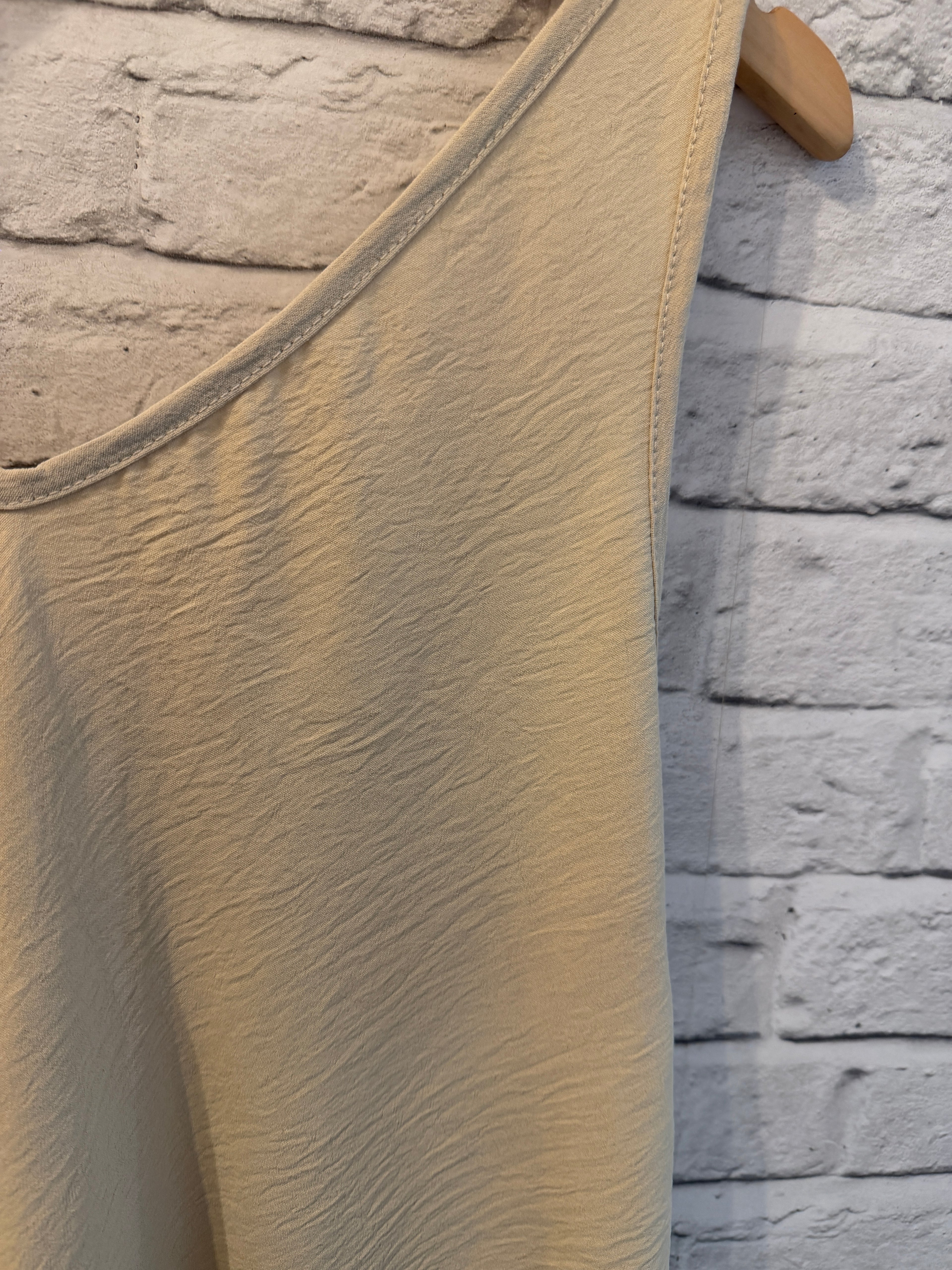 Classic V-Neck Vest - Oat