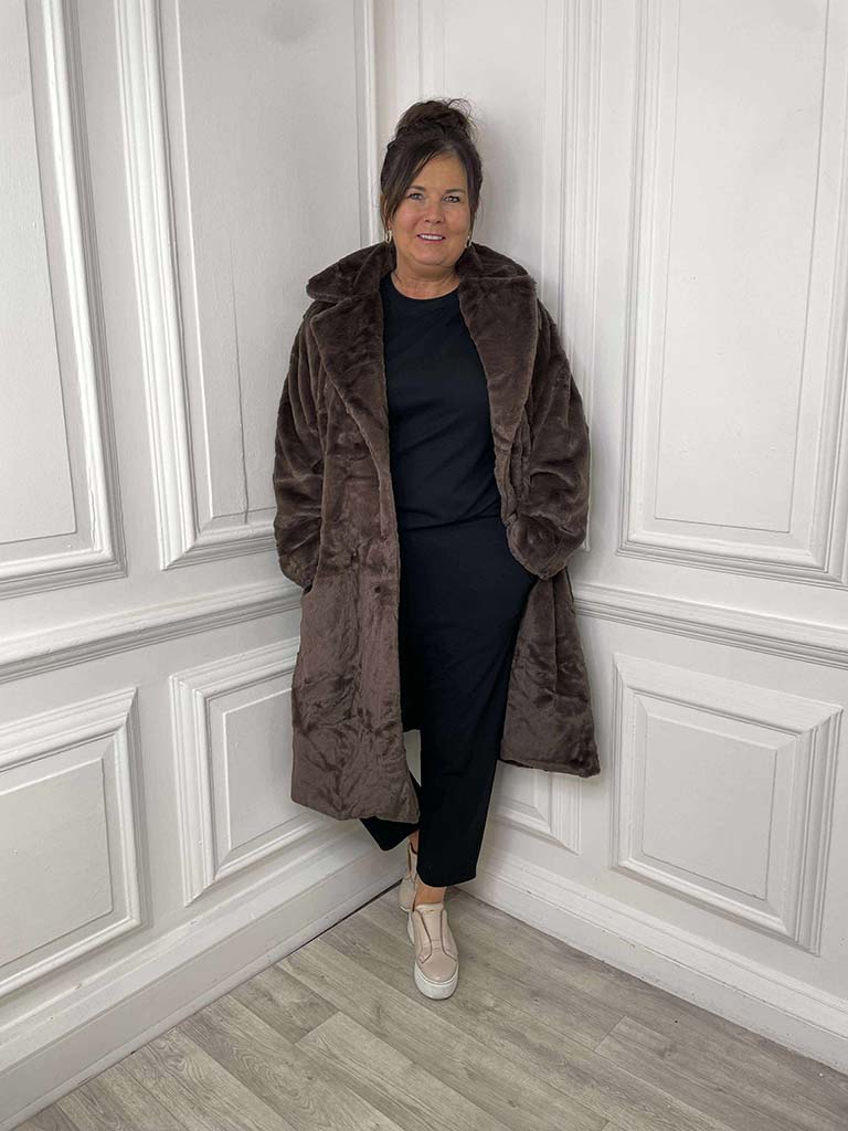 Luxe Faux Fur Long Coat - Chocolate