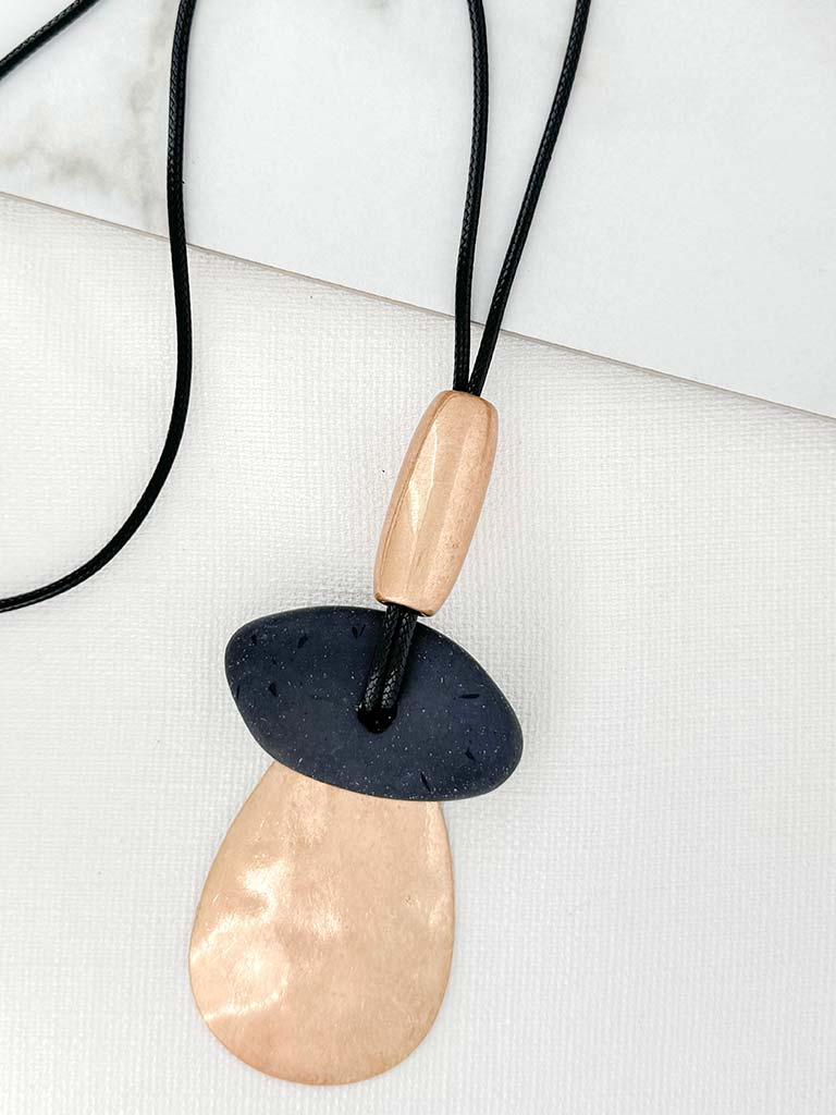 Envy Hammered Teardrop Necklace - Gold