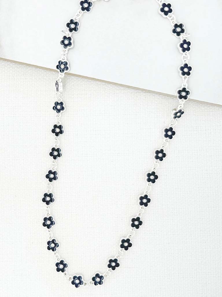 Envy Short Daisy Necklace - Silver