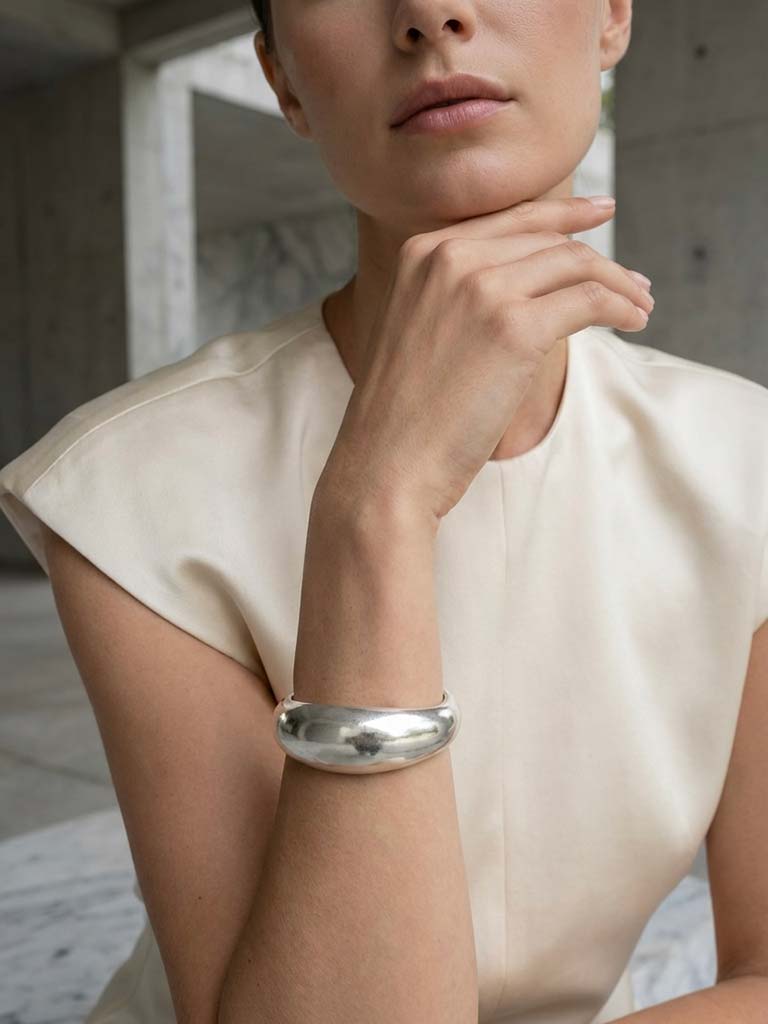 Envy Curve Bangle - Silver