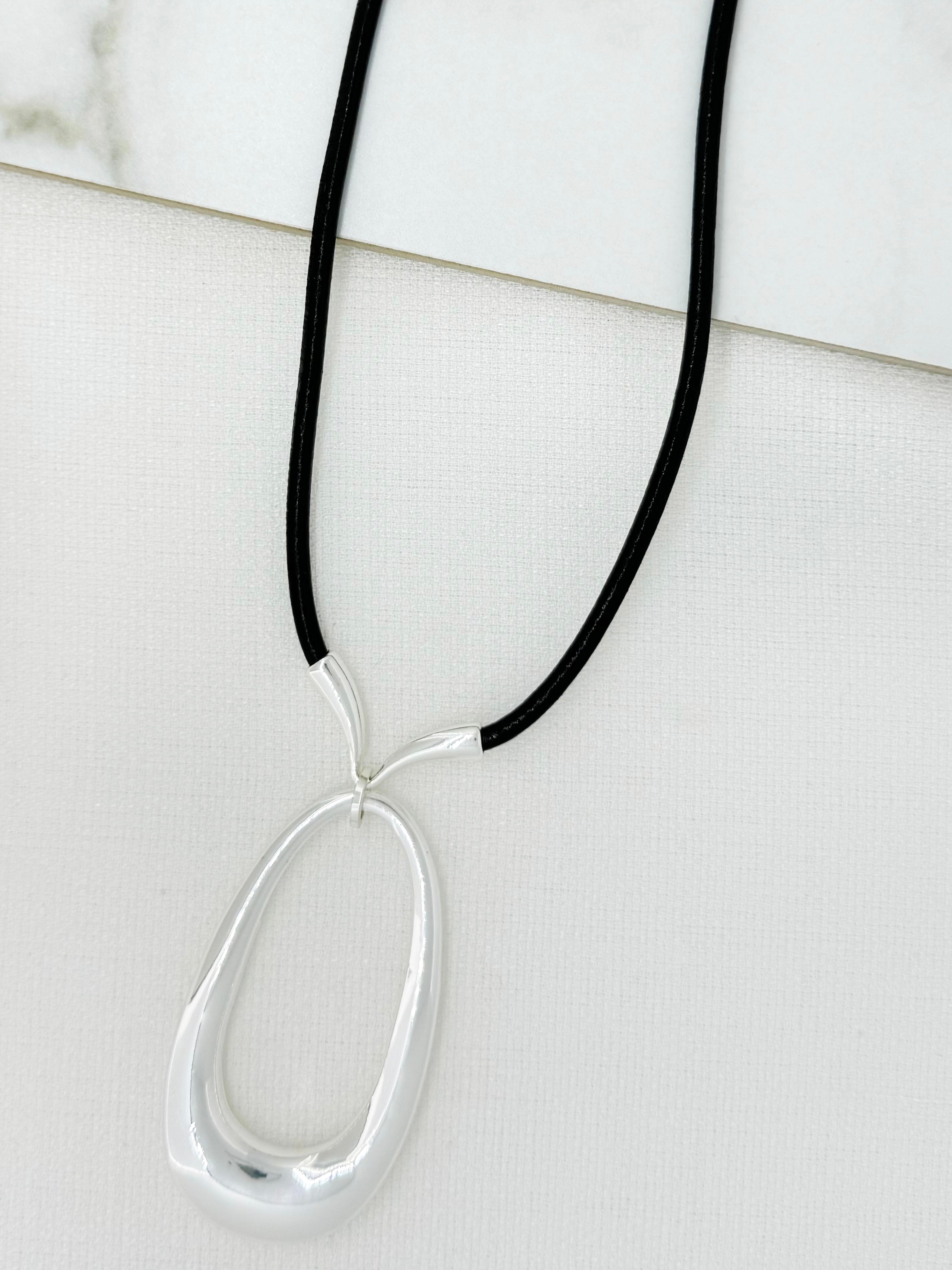 Envy Ellipse Rope Necklace - Silver