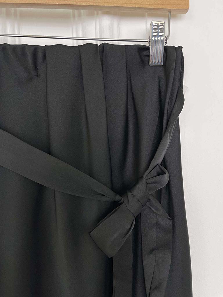 Silk Feel Skirt - Black