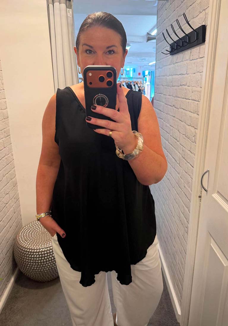 Classic V-Neck Vest - Black