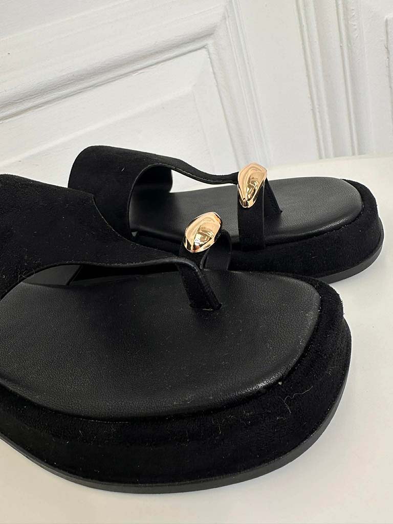 Flatform Toe Ring Sandals - Black
