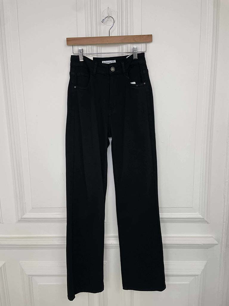 Straight Leg Stretchy Jeans - Black