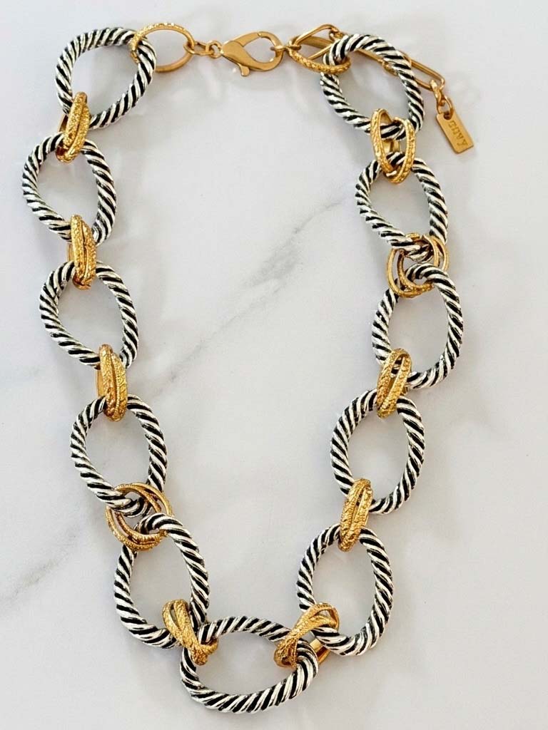 Envy Textured Link Necklace