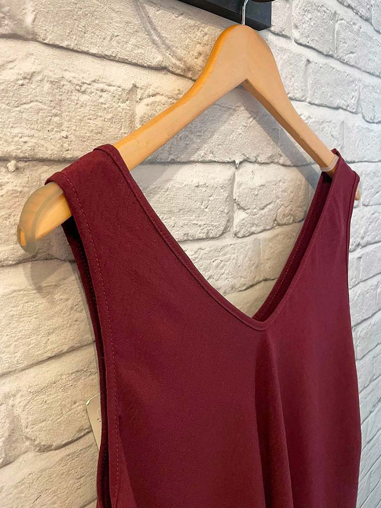 Classic V-Neck Vest - Merlot