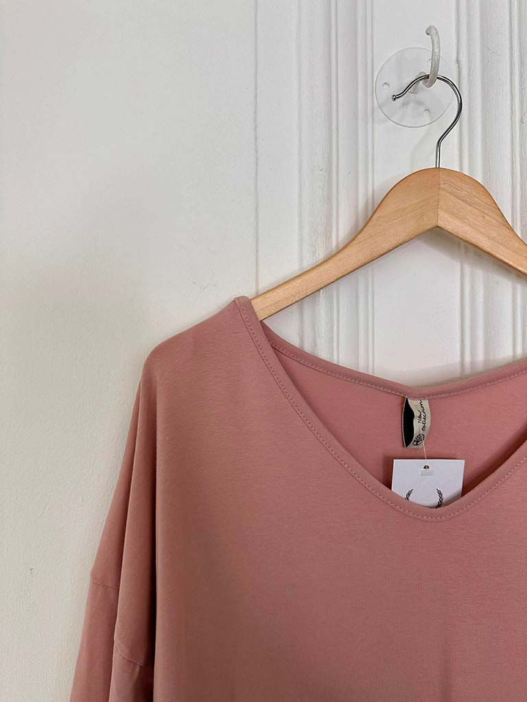 V-Neck Scooped Hem Top - Rose