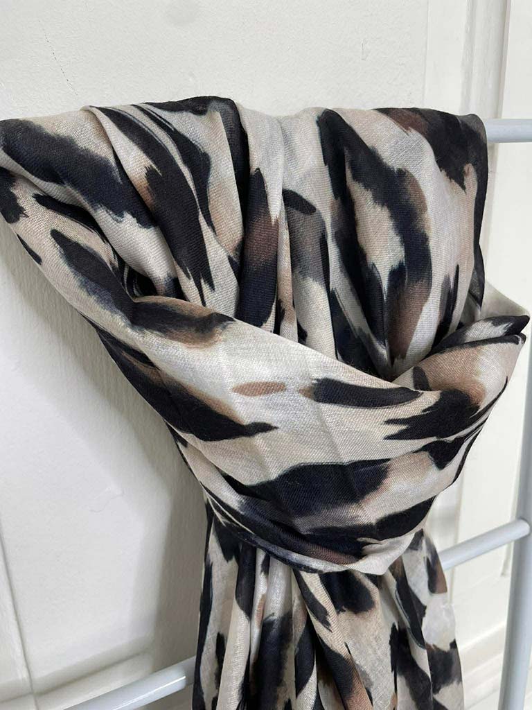 Malissa J Leopard Print Scarf - Mono