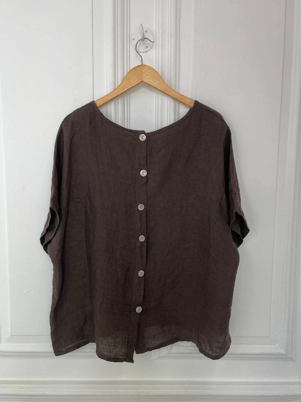 Linen Button Back Pocket Top - Chocolate