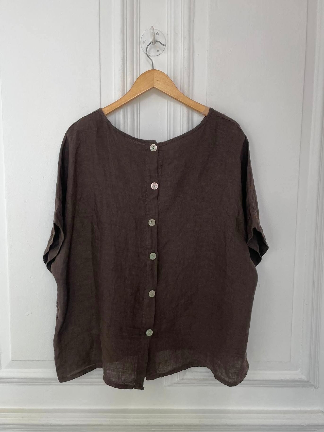 Linen Button Back Pocket Top - Chocolate