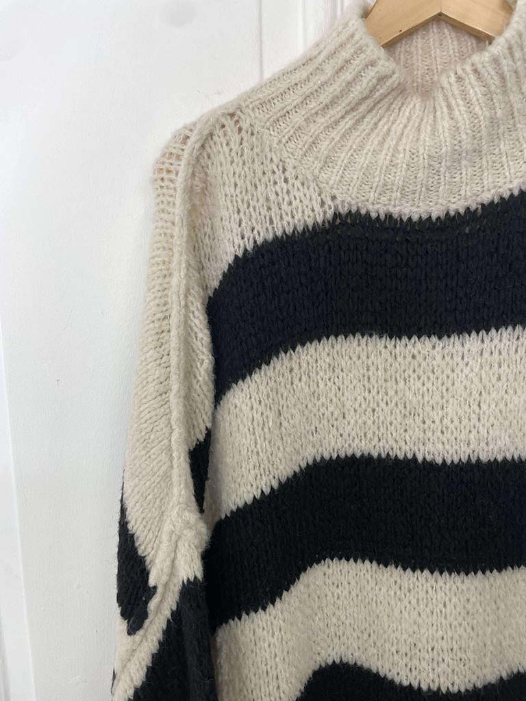 Chunky Exposed Seam Stripe Knit - Mono
