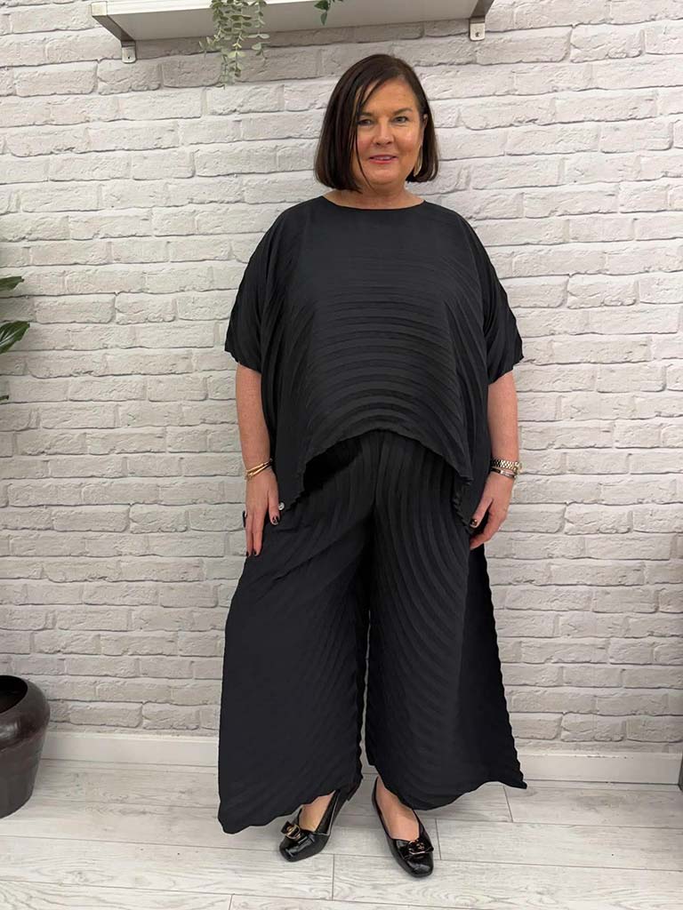 Malissa J Curved Pleat Top - Black