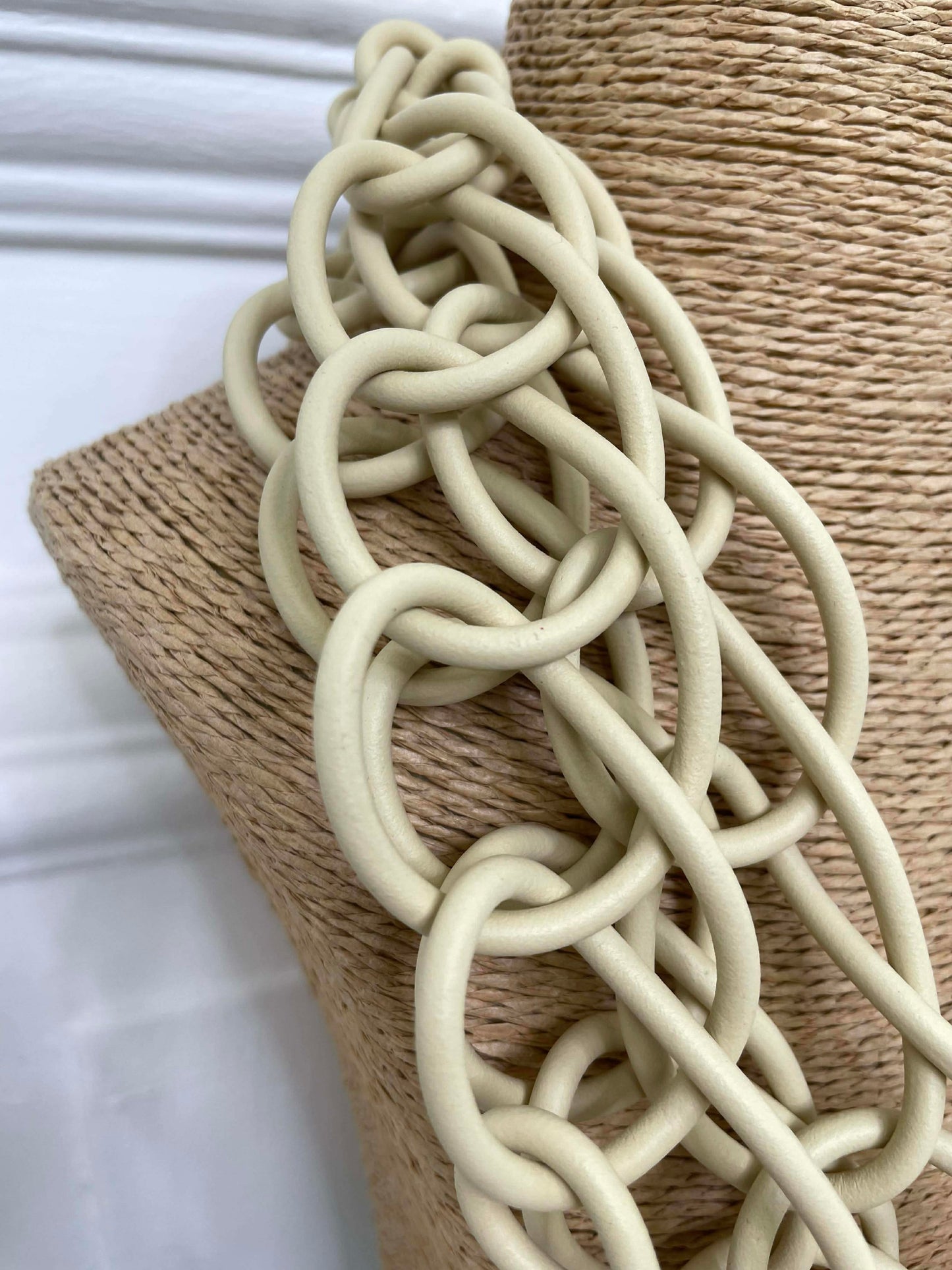 Chain Link Rubber Necklace - Vanilla