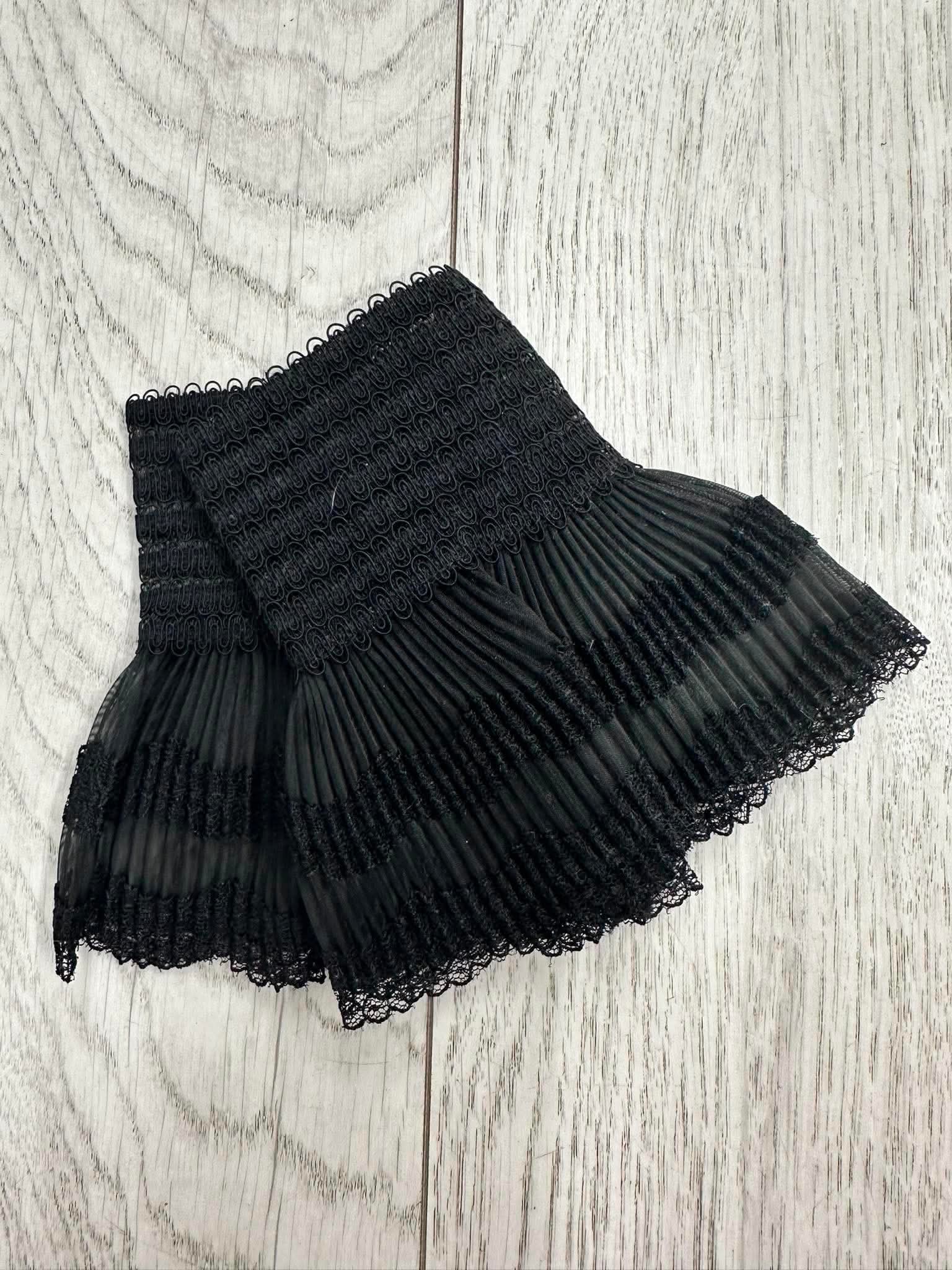 Elasticated Lace Cuffs - Black
