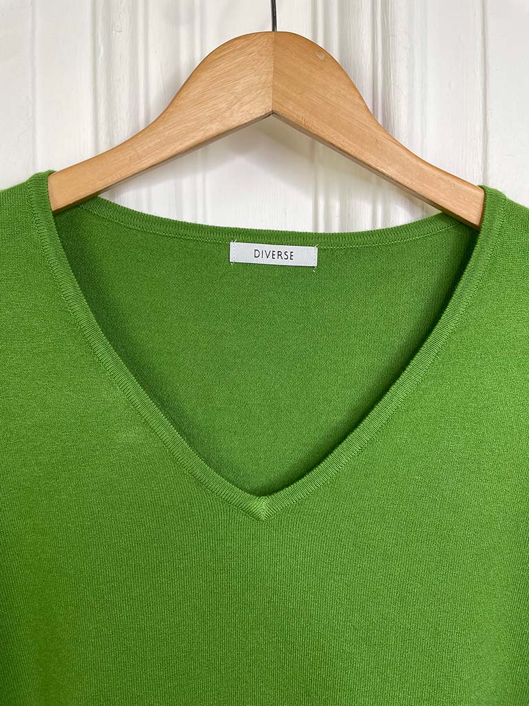 V-Neck Supersoft Knit - Apple