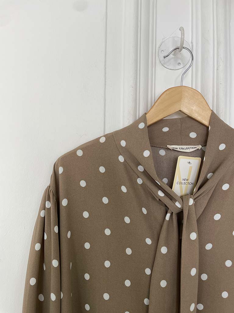 Dotty Pussybow Blouse - Mocha