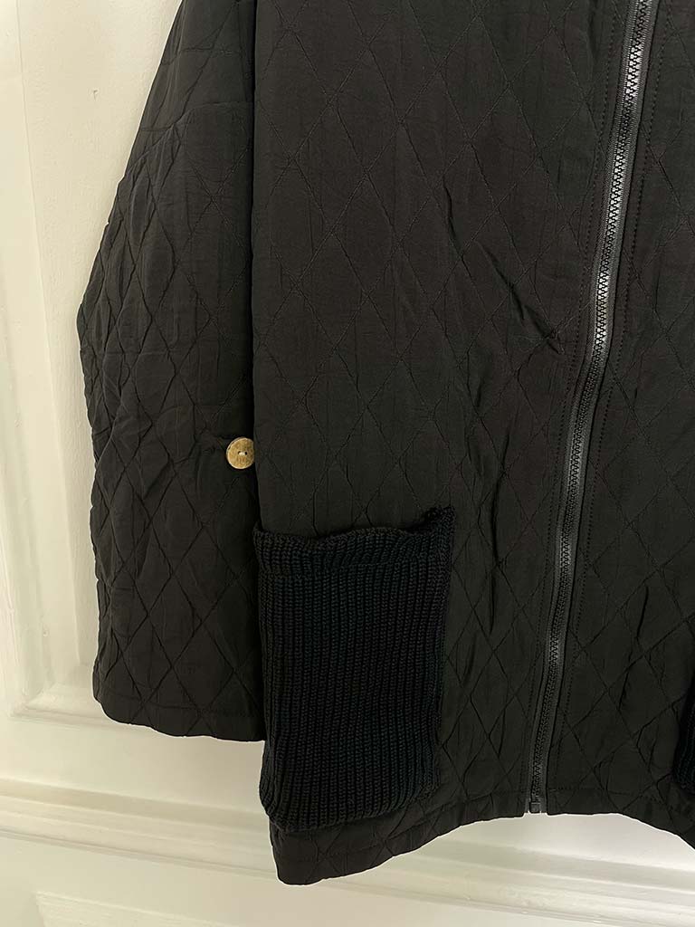 Quilted Hooded Jacket - Black