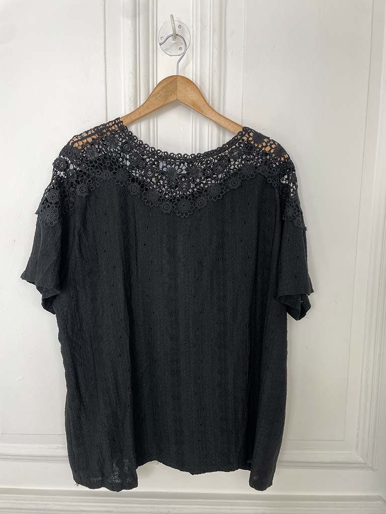 Crochet Shoulder Tee - Black