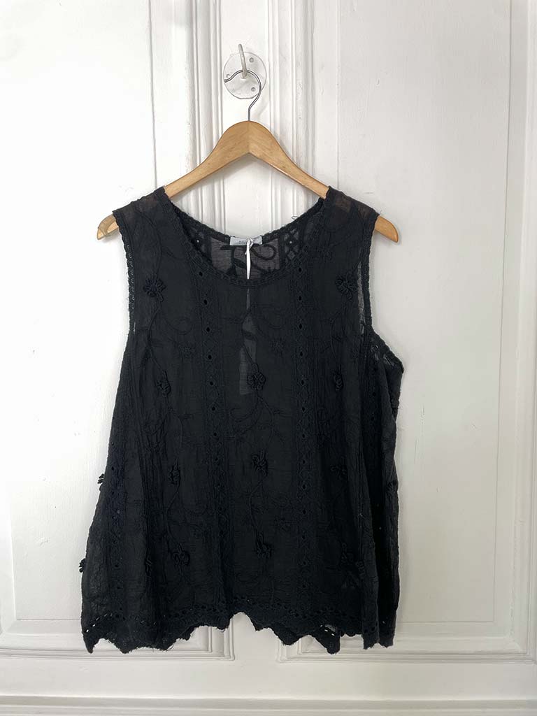Antique Floral Tank Top - Black