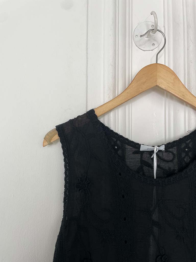 Antique Floral Tank Top - Black