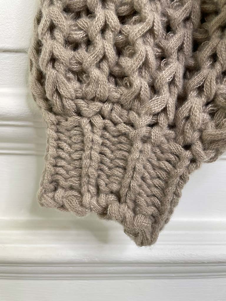 Chunky Cable Knit -Latte