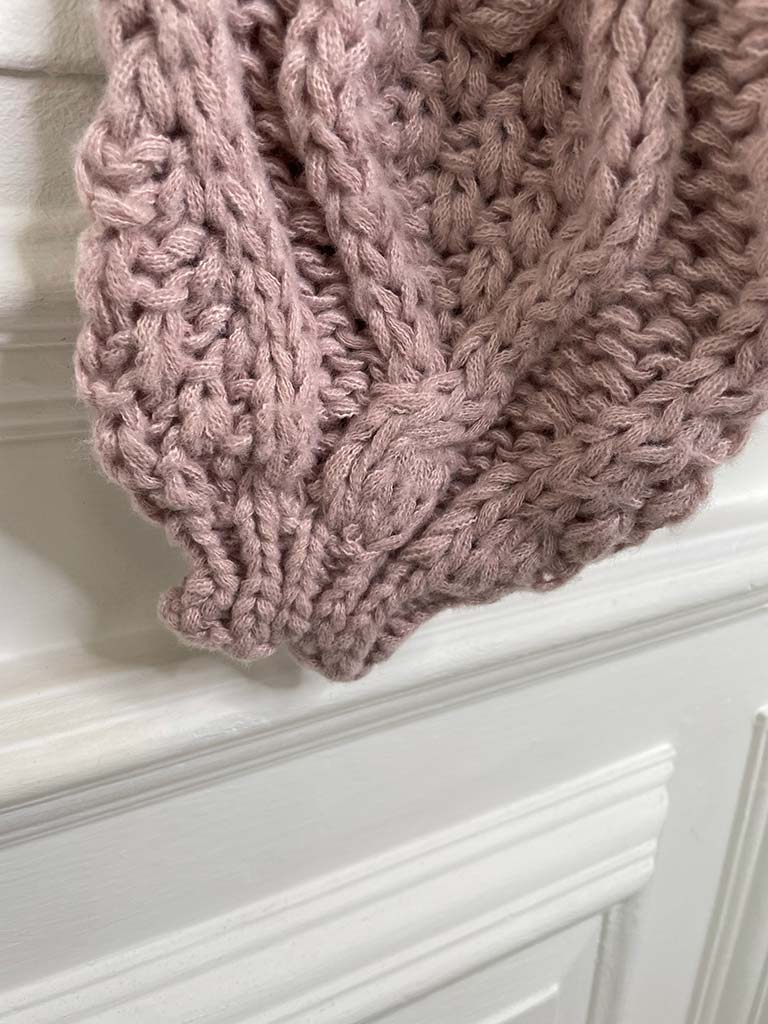 Chunky Cable Bobble Knit - Rose