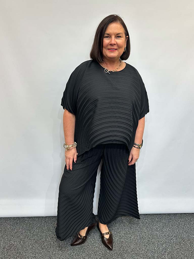 Malissa J Curved Pleat Top - Black