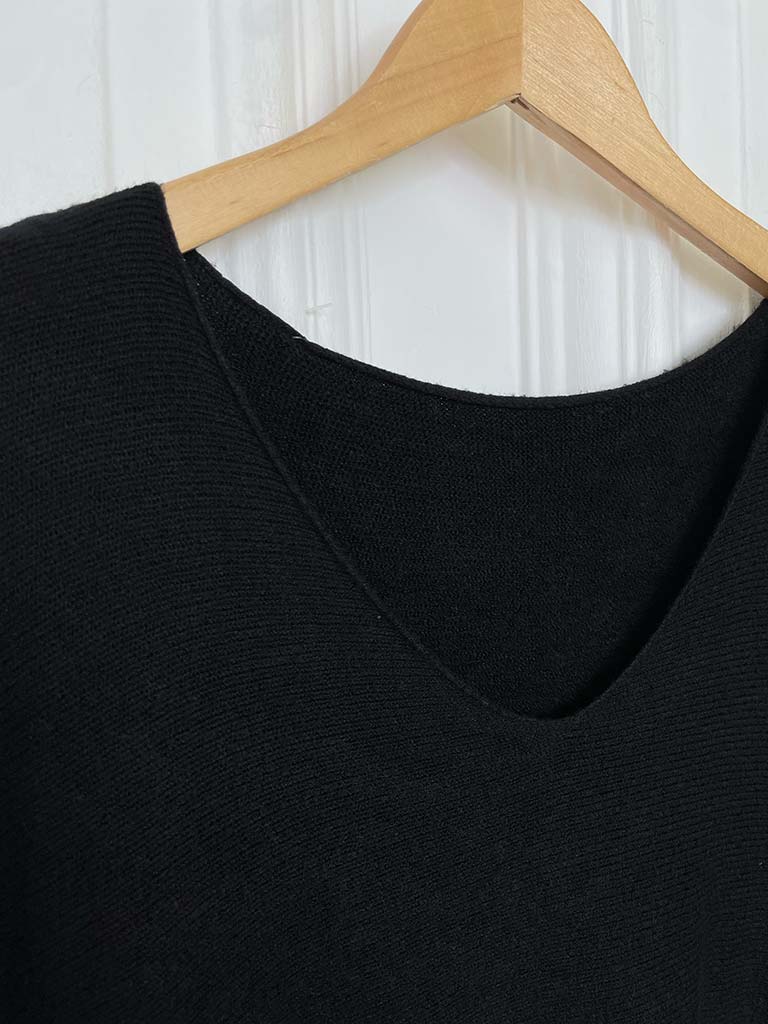 V-Neck Slouchy Knit - Black