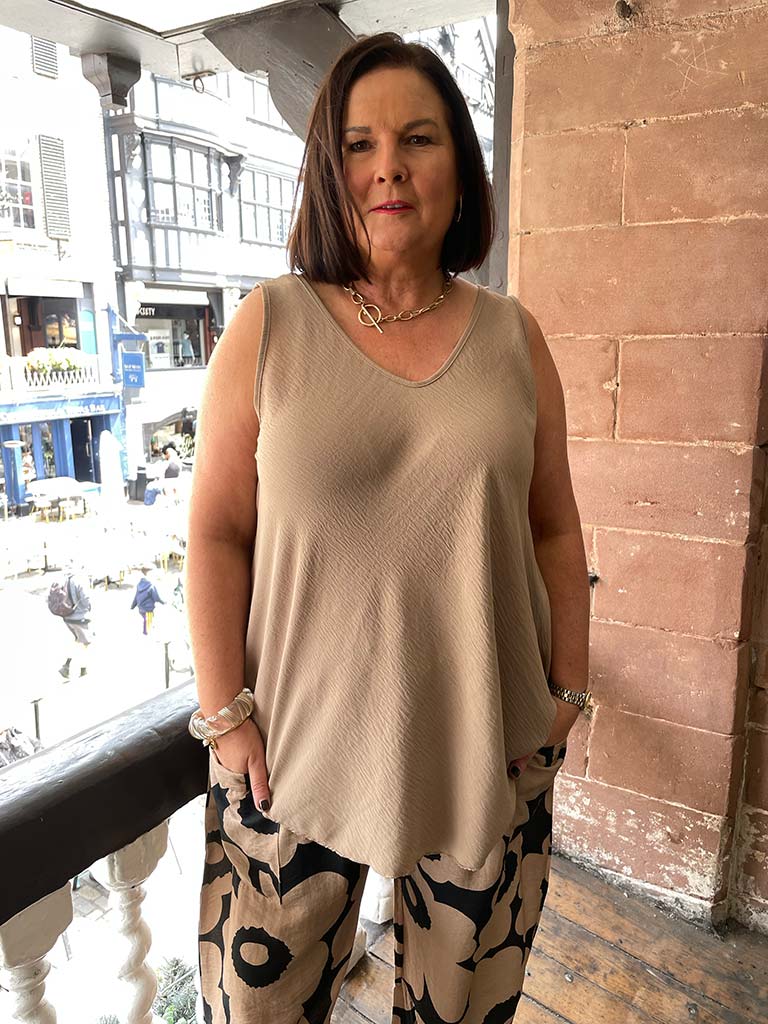 Classic V-Neck Vest - Caramel