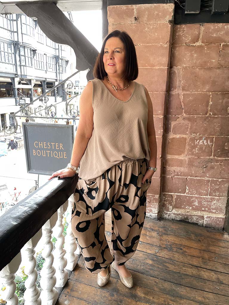 Classic V-Neck Vest - Caramel