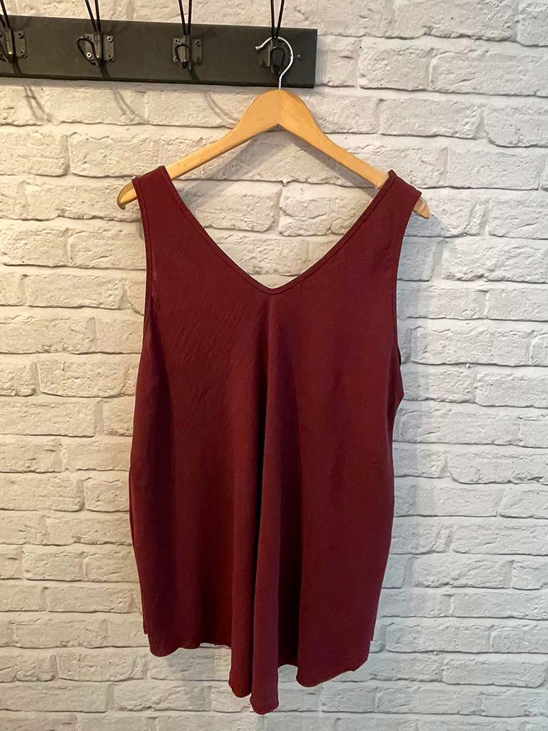 Classic V-Neck Vest - Merlot