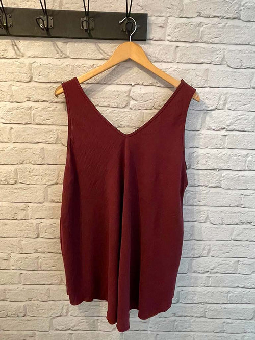 Classic V-Neck Vest - Merlot