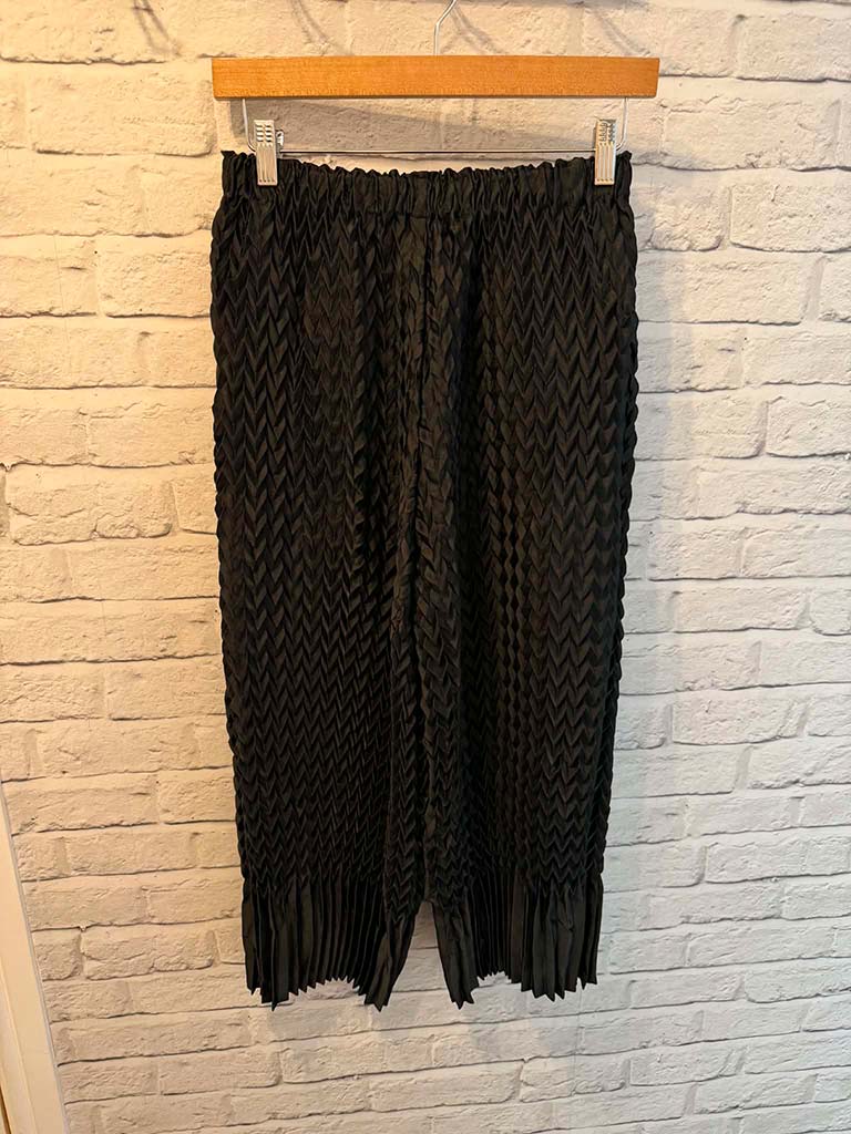 Malissa J Chevron Pleat Cigarette Trousers - Black